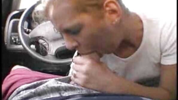 Vroča Emily Willis z majhnimi joški zanič kurac in jebe