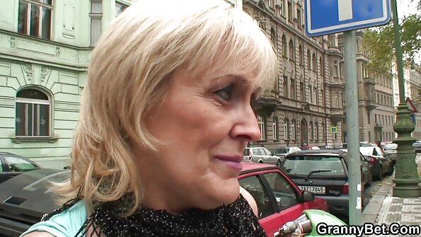 Bloke MILF Kylie Monroe Daje Na Tease